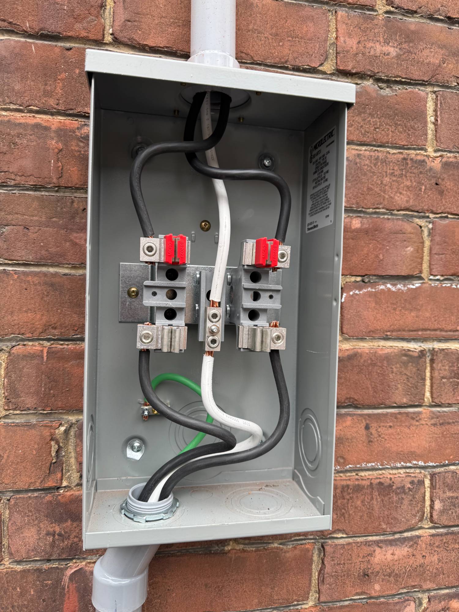 Meter disconnect box wiring by licensed Toronto electrician