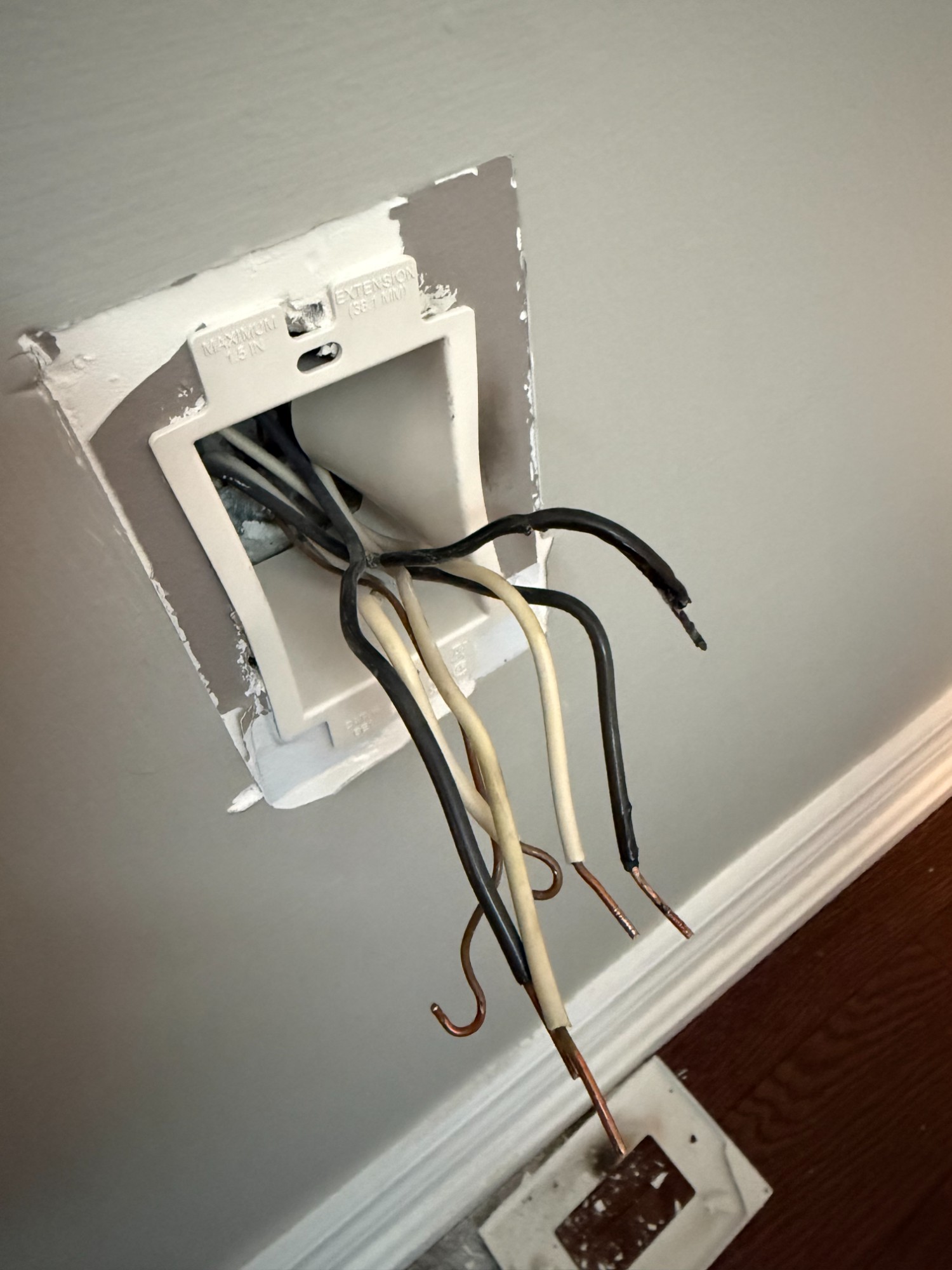Residential outlet rewiring by licensed GTA electrician
