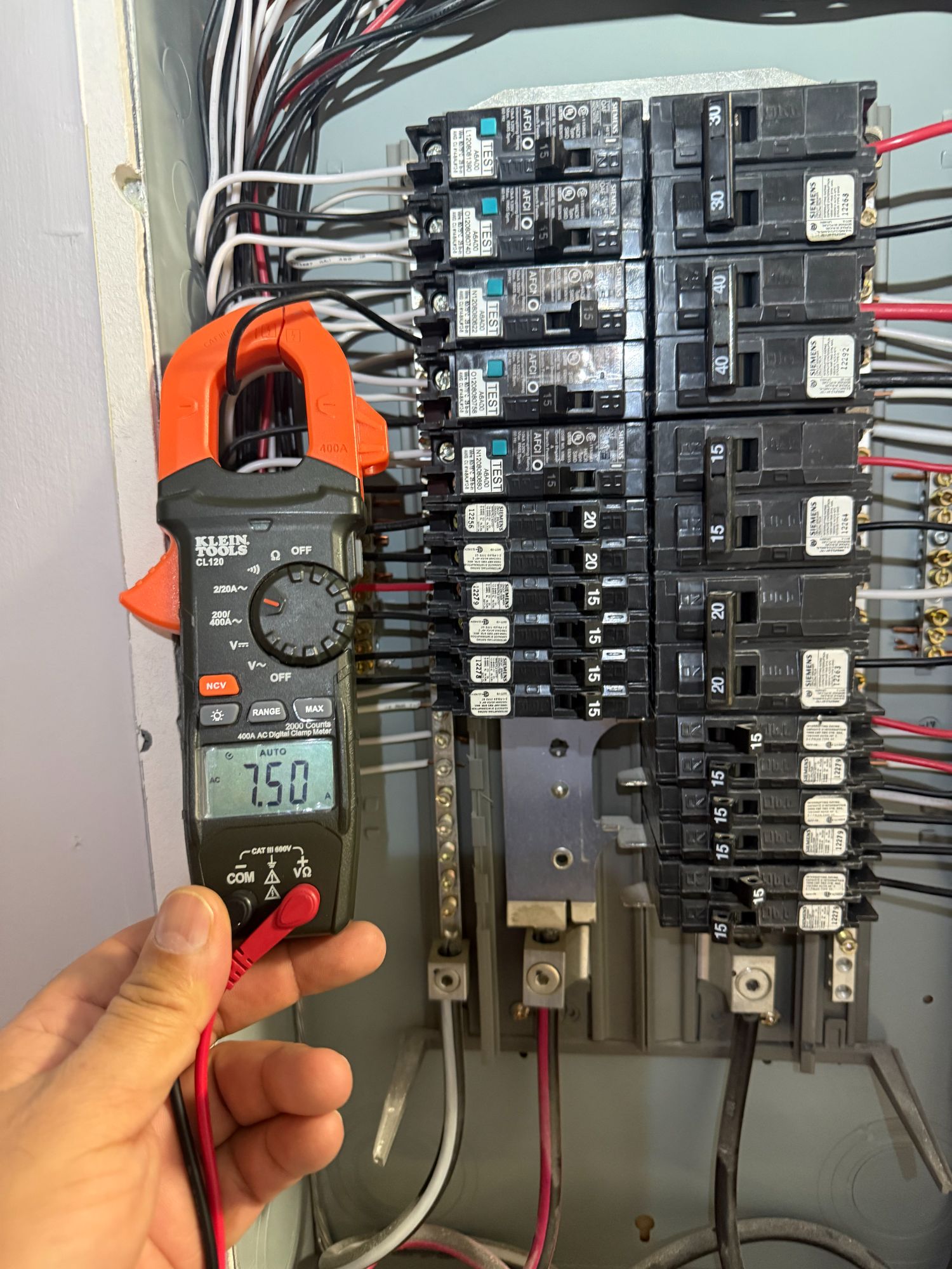 Electrical panel diagnostic with clamp meter by licensed Toronto electrician